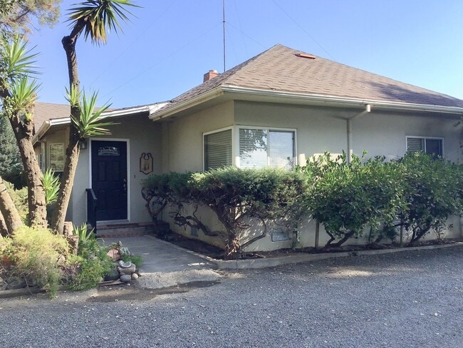 Building Photo - 3 Bedroom Home in Gilroy