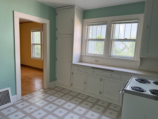 466 W Grand Ave Unit 3BR/1BA