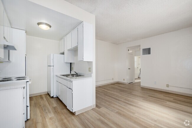 1BR, 1BA - 750SF - Kitchen