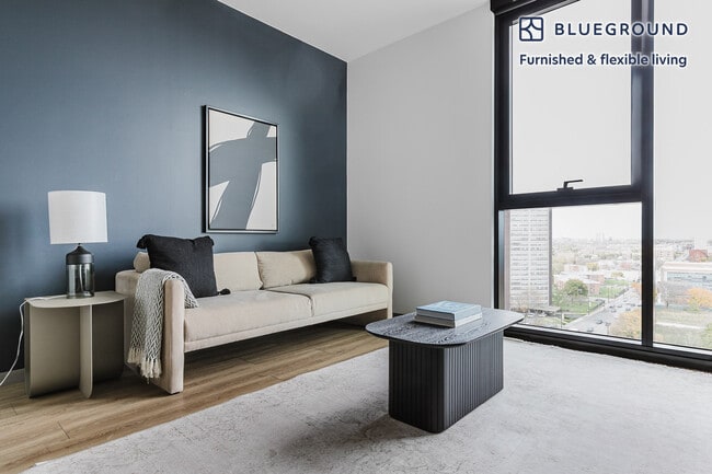 Building Photo - 513 S Damen Ave Rental