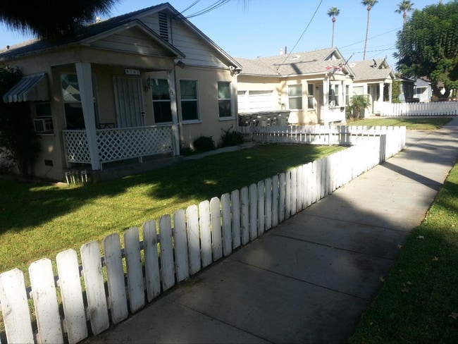 Building Photo - 731 W Maple Ave