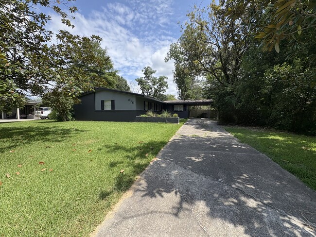 Building Photo - 8010 Brandon Dr Rental