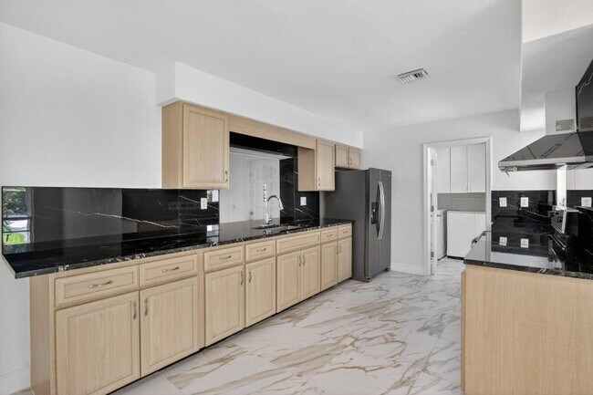 Building Photo - 5731 NE 17th Terrace