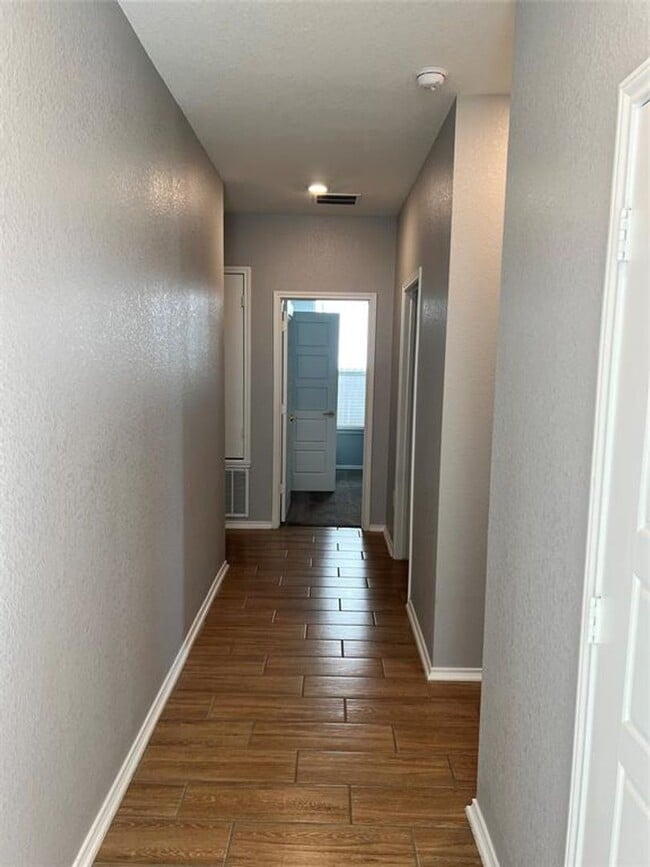 Photo - Del Valle Sundance Crossing / 4 bedrooms, 2 baths, 1 story home / Like New built 2021 / Refrigera...