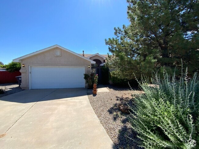 Building Photo - 3 Bedroom Single Story Home Available Near...