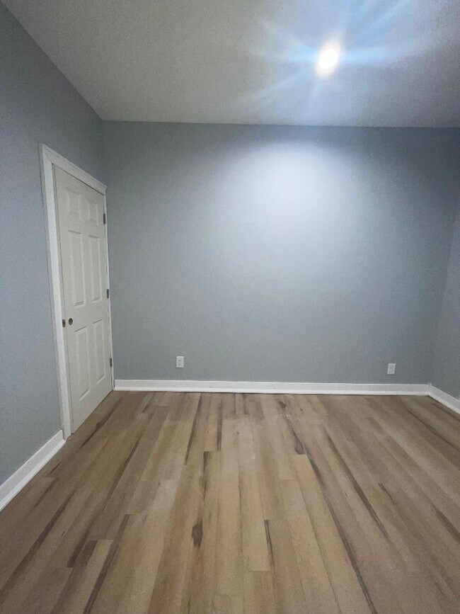 Photo - 2925 Hogarth St