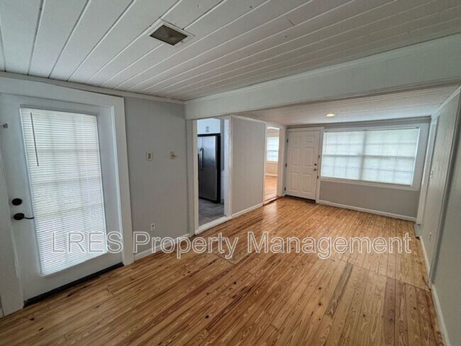 Photo - 429 Wiltshire Rd