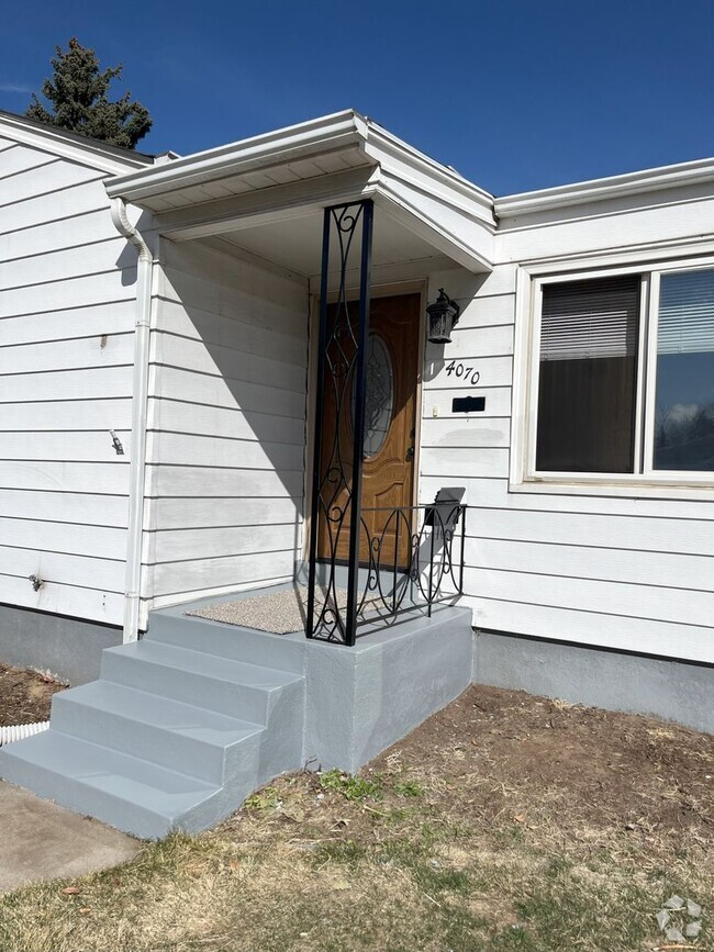 Building Photo - Cute 3 Bedroom 2 Bathroom home in Englewood.