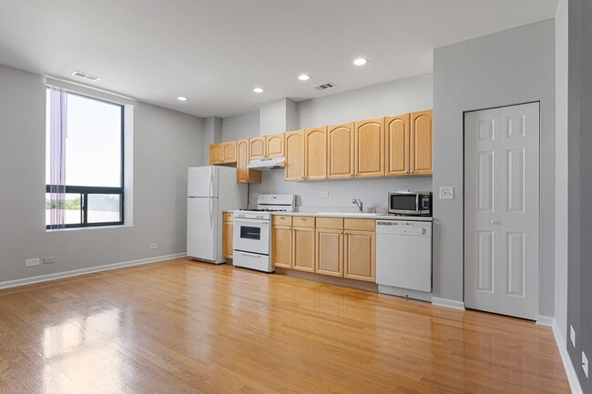 Photo - 2451 W Howard St