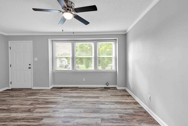 Photo - 322 Starling St