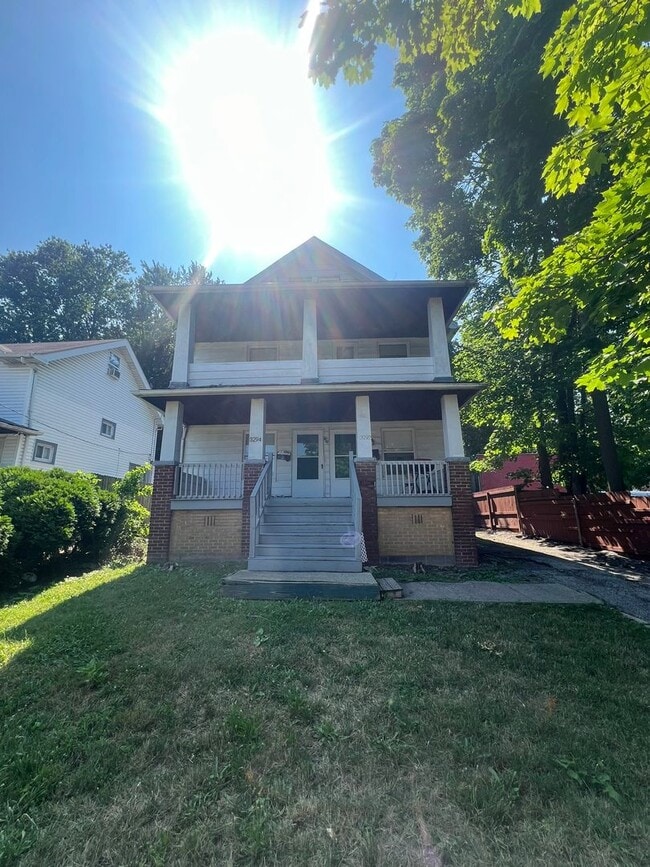 3292-3294 W. 111th St - 3292-3294 W. 111th St Apartment Unit 3294 W. 111th St