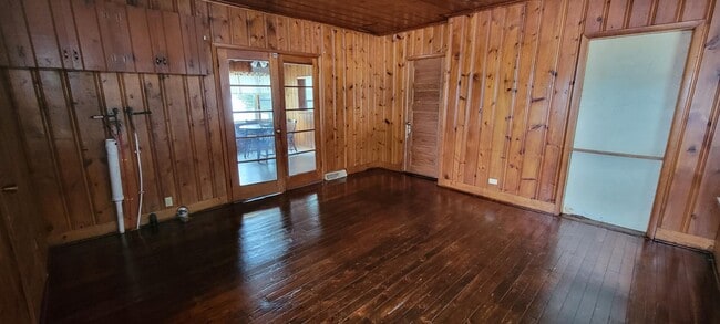 Photo - 2815 N Shore Dr