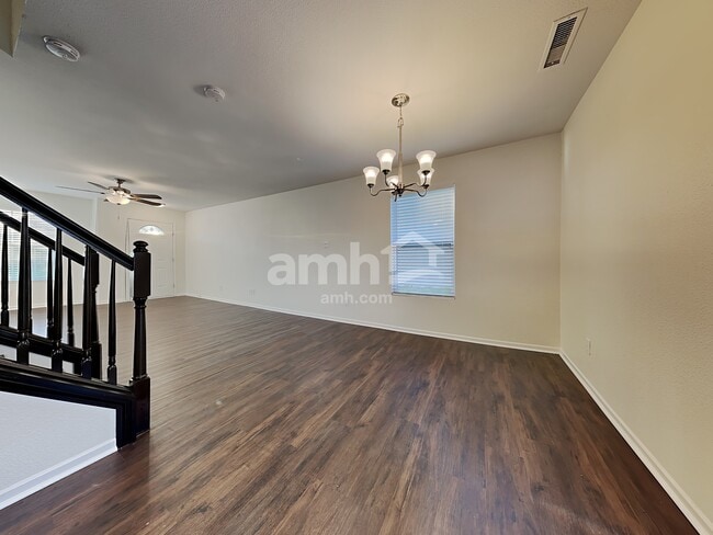 Photo - 1503 Pencross Ln