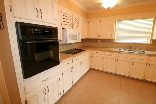 Photo - Wonderful Lake Home