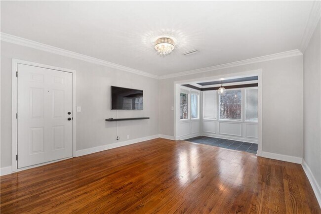 Photo - 115 Peachtree Memorial Dr NW Unidad B3