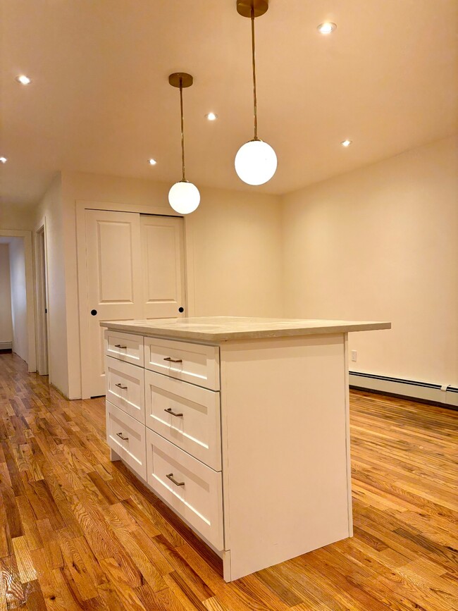 Photo - 2182 Davidson Ave Unit 1F