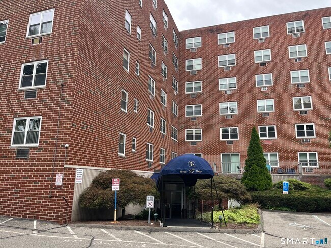 Building Photo - 27 Northill St Unit 3A