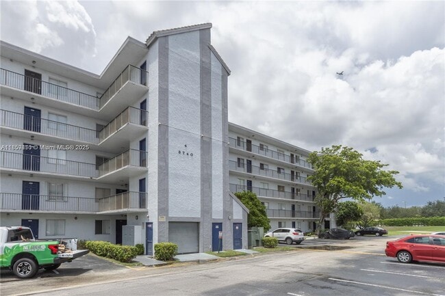 Building Photo - 8740 N Sherman Cir Unit 408 Rental