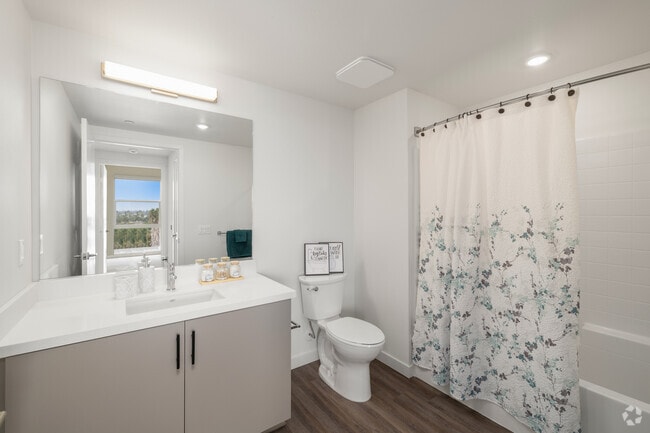 2BR, 2BA - 1000SF - Second Batroom