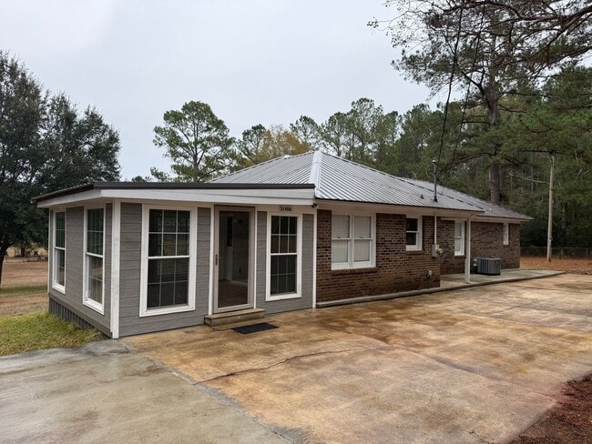Building Photo - 3 Bed 2 Bath Home in Lee County for Rent