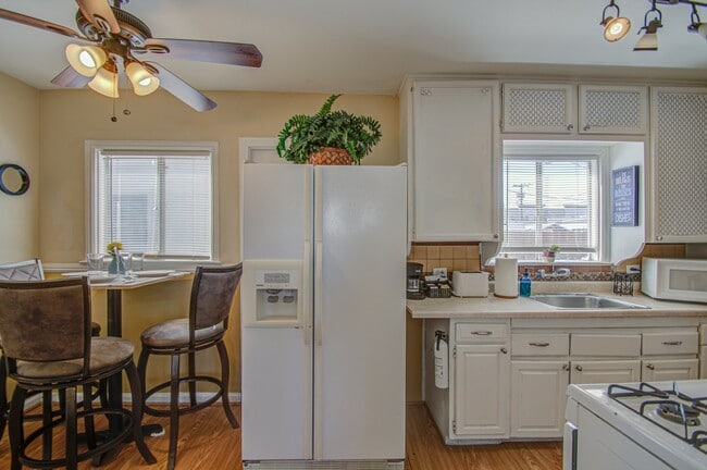 Photo - 326 N 12th St