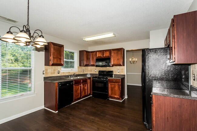 Photo - 412 Peterson Dr