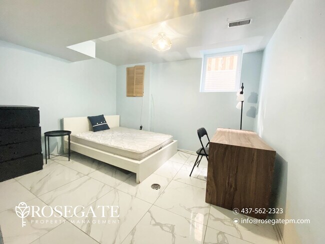 Photo - Pet-Friendly 3-Bedroom Basement Apartment with Parking – Scarborough Unité 2