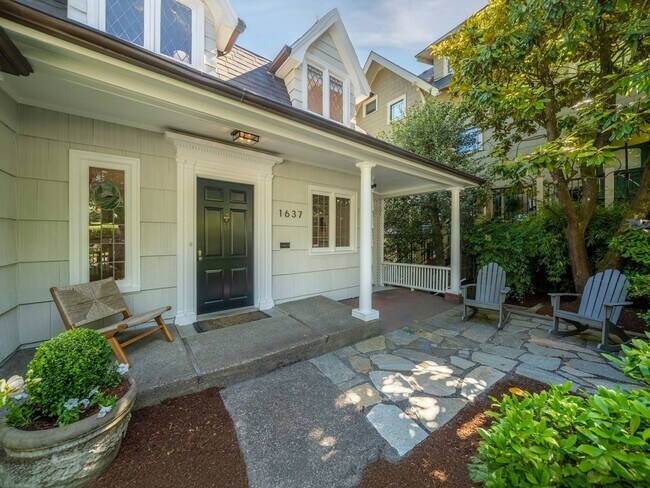 Photo - Gorgeous Victorian Home Ready to Rent! Hug...