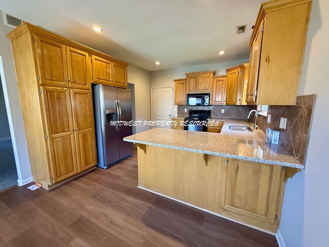 Photo - Beautiful 3 Bed, 2 Bath Ranch Home with Fireplace & Fenced Yard in Grandview!