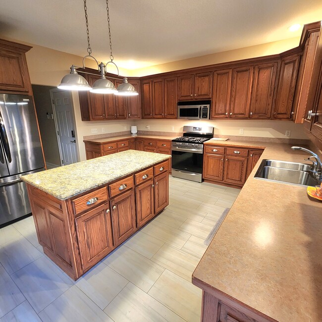 102 E Sapphire Ln