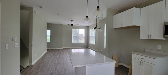 Dining Room - 513 N Tratt St Unit 515