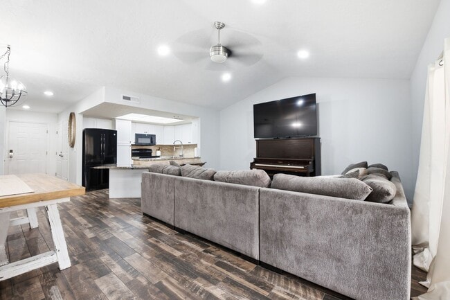 845 N Valley View Dr