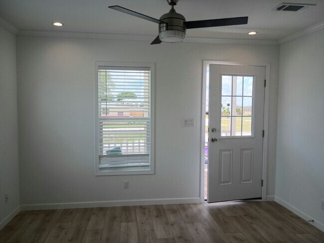 32 Lily Dr