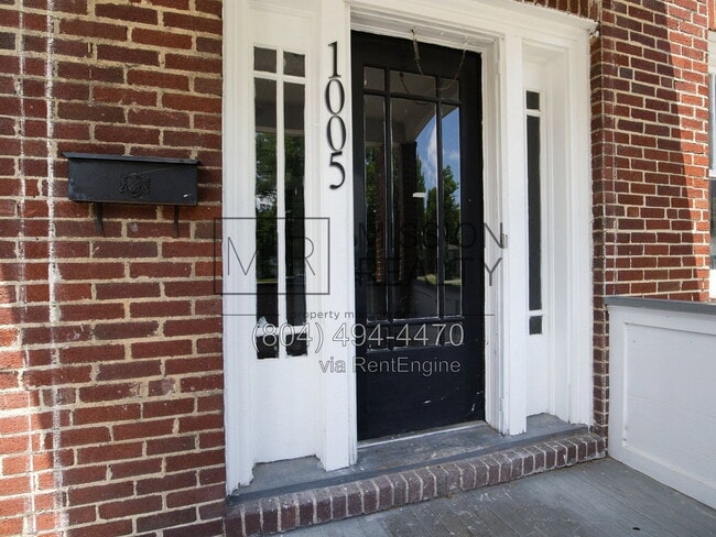 Photo - 1005 Bank St