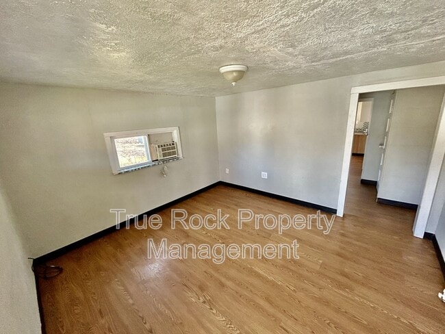 Photo - 531 1/2 W 9th Apt E