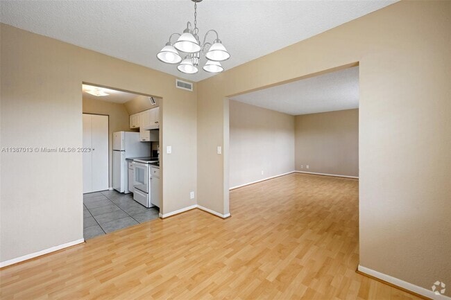 Building Photo - 500 NE 2nd St Rental