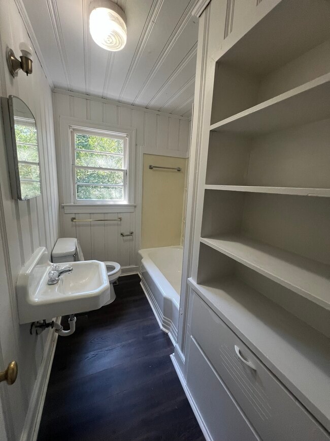 Bathroom 1 - 609 Jackson Ln