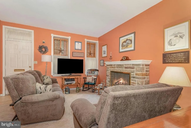 Photo - 340 E Locust St