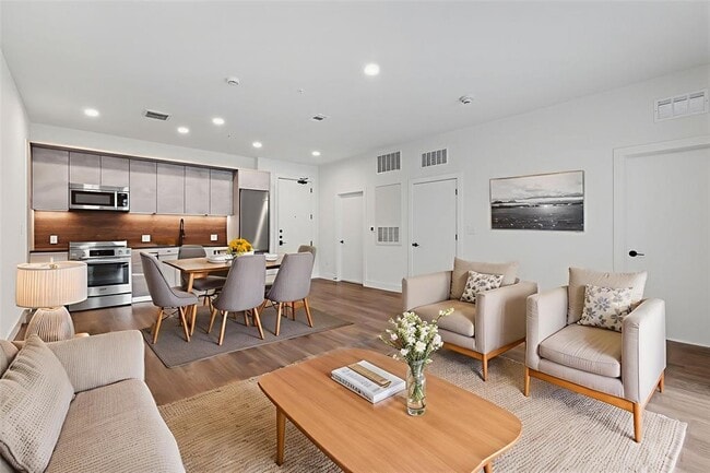 Building Photo - 4315 S Congress Ave Unit 202