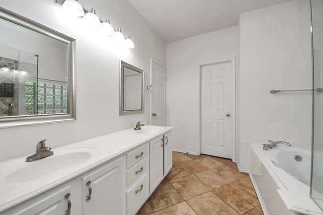 Photo - 20510 Pioneer Bend Ct
