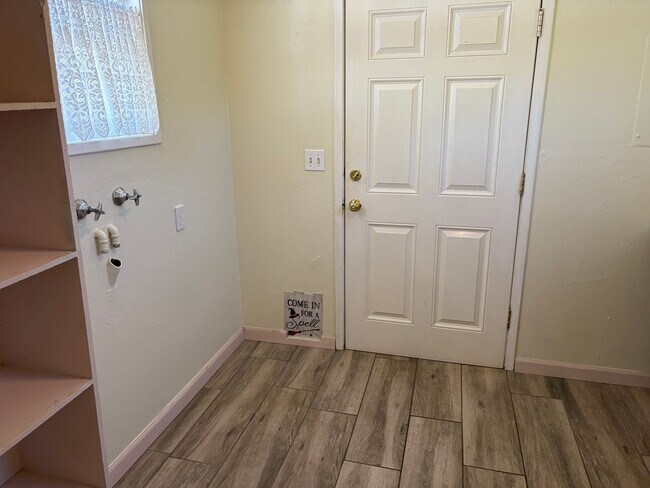 Photo - 762 Roe Rd