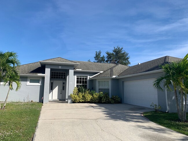 THREE BEDROOM HOME CLOSE TO ST. LUCIE WEST - THREE BEDROOM HOME CLOSE TO ST. LUCIE WEST