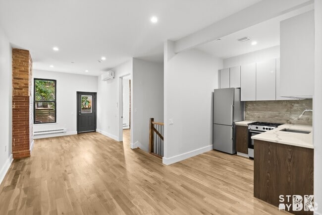 Building Photo - 71 Grove St Unit 1 Rental