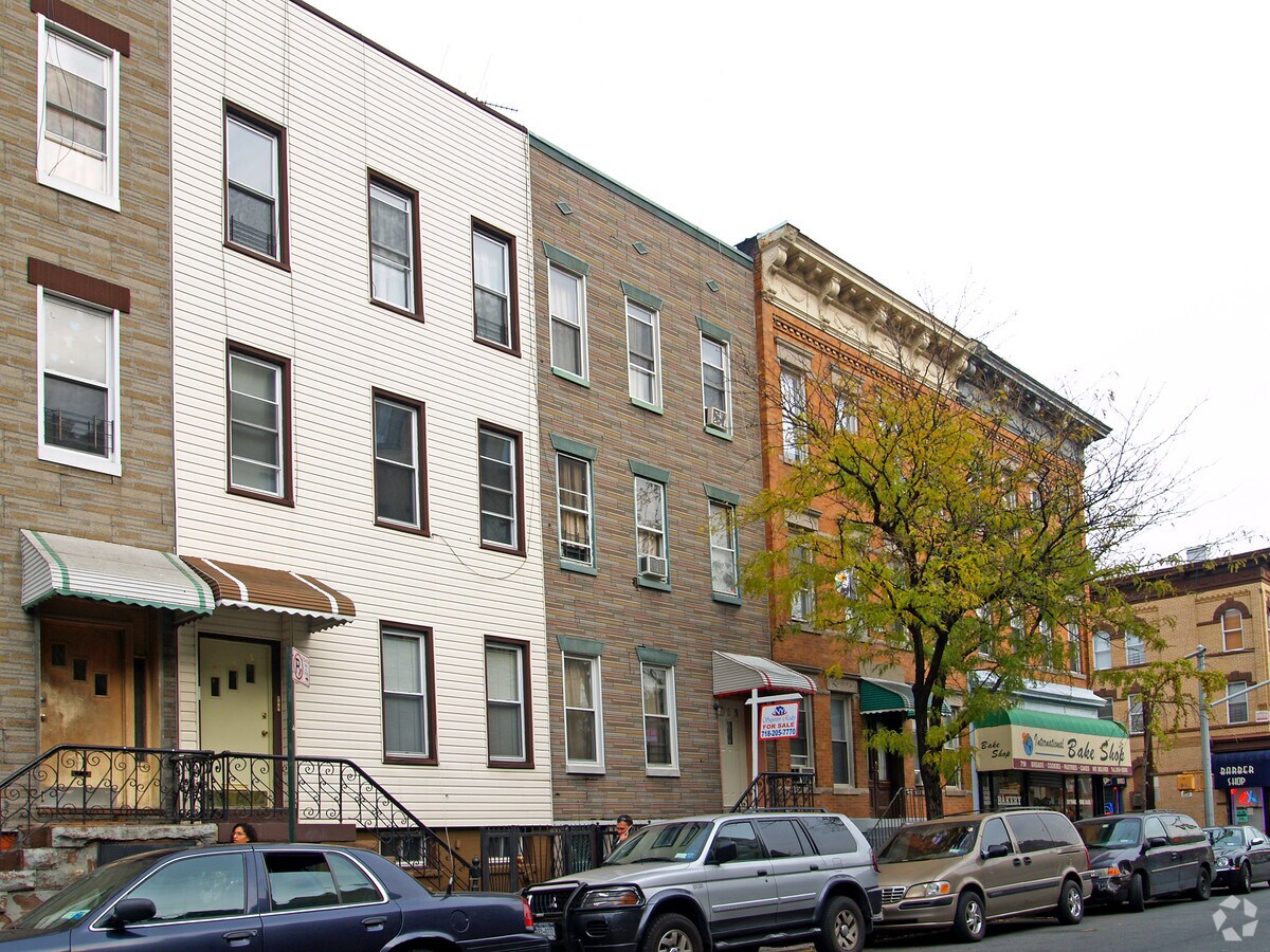 Photo - 715 Seneca Ave Apartments