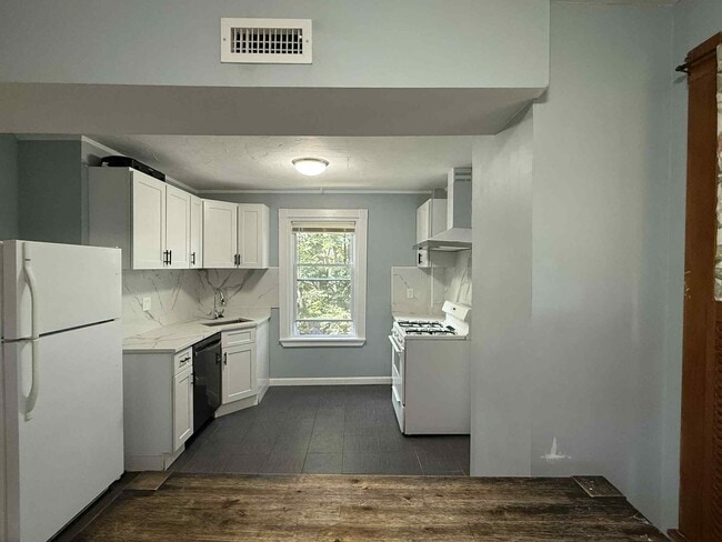 Photo - 452 Gallivan Blvd