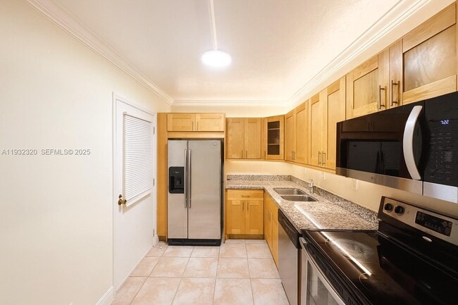 Photo - 20400 W Country Club Dr Unit 115