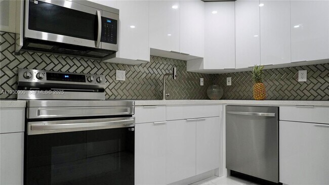 Photo - 1833 S Ocean Dr Unidad 609