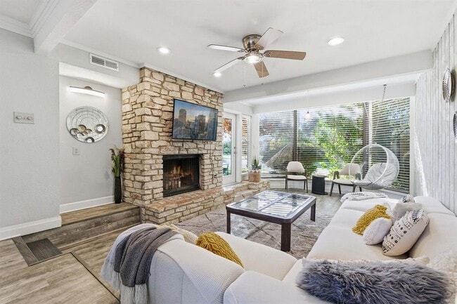 Building Photo - 112 World of Tennis Sq