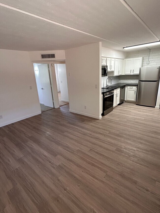 Photo - Mountain Plaza Apartments