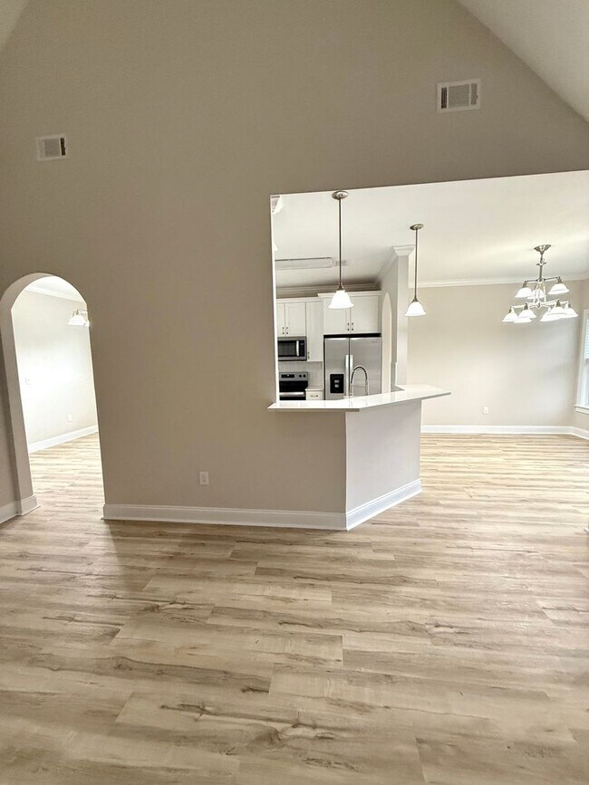 Photo - Special!! $500.00 off first months rent if...